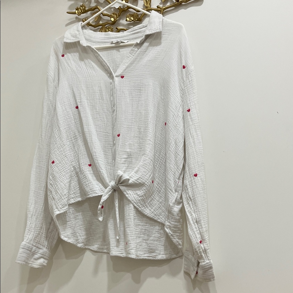 White Button-Front Tie Hem Shirt with Pink Dot Embroidery
